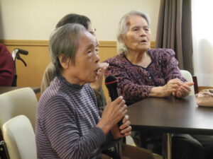 司会にのせられ、熱唱です🎤