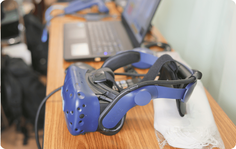 VRリハビリ機器とパソコン